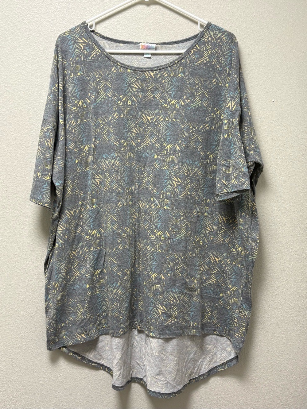 LuLaRoe Womens 2XL Gray Yellow Blue Geometric Tunic Top Stretch Relaxed Fit